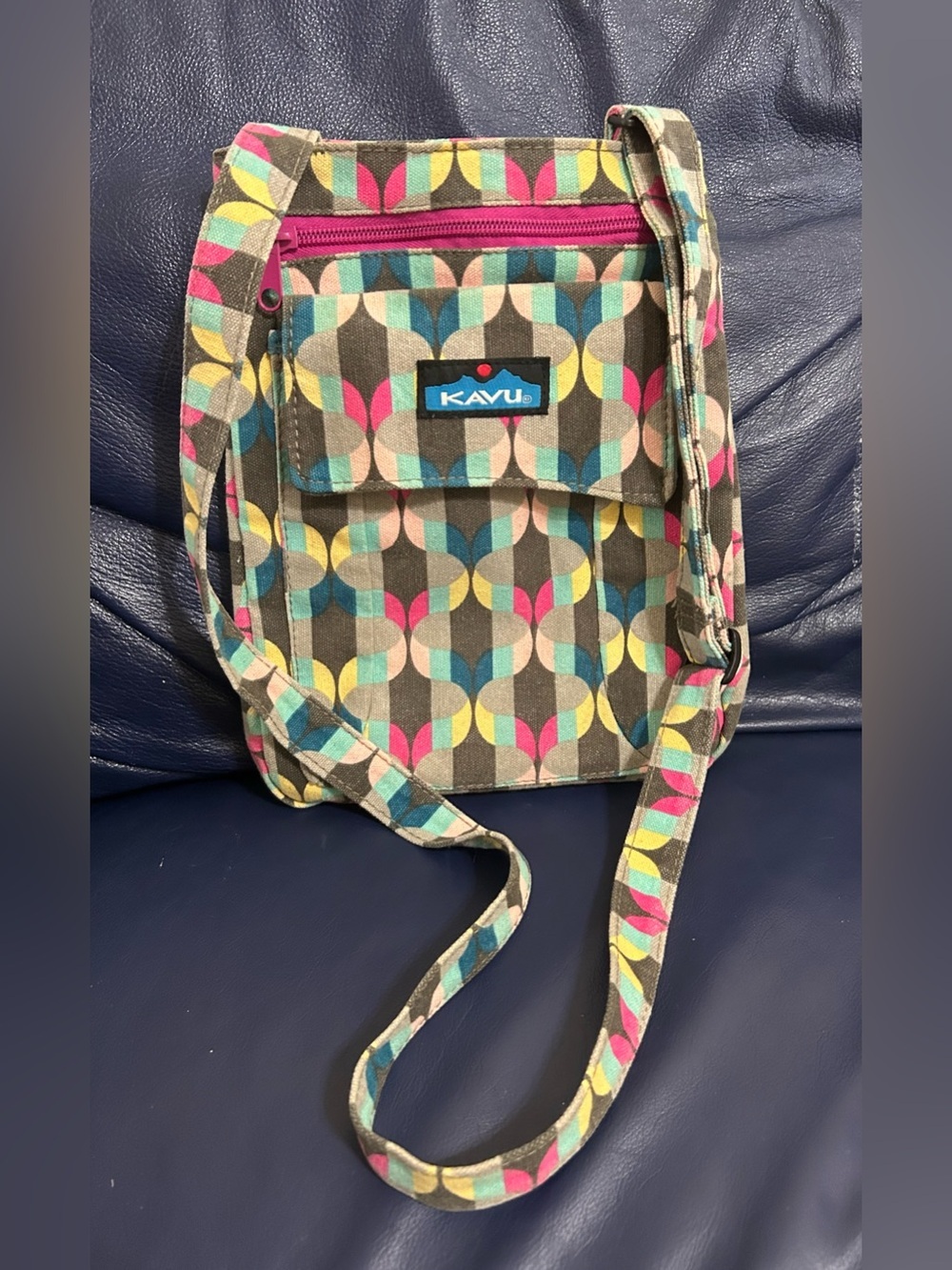 Kavu Keeper Multicolor Geometric Crossbody Bag with Pink Zip